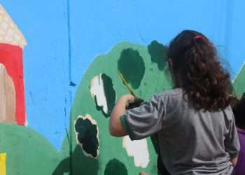 Copasa transforma muro de escola em arte e consciência ambiental