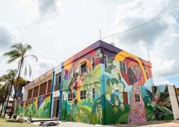 Arte e água se unem em mural de reservatório da Copasa em Alfenas